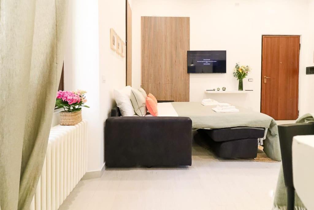 Apartment New Private In A-c Self Check-in Como